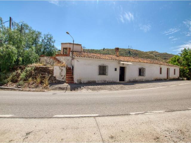 Casa en venta Viñuela con 2 dormitorios y parcela de 386 m2