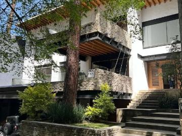 Casa en venta y renta en Avandaro, Valle de Bravo, México