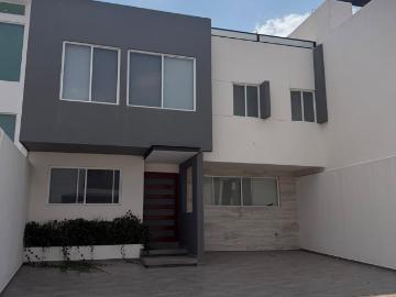 Casa en VENTA y RENTA en Fraccionamiento Alto Lago Residencial