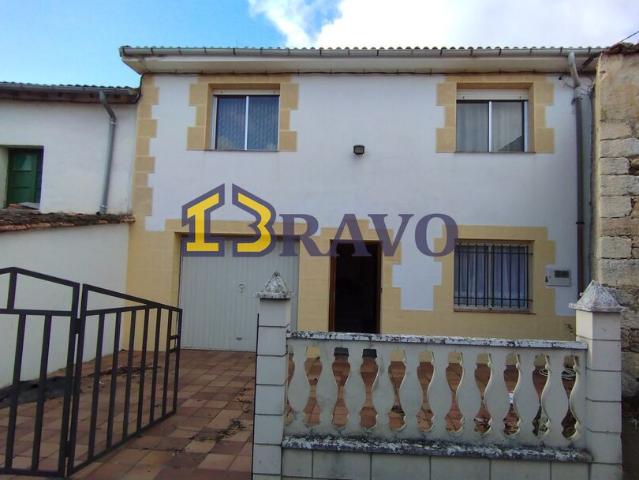 CASA EN VENTA ZONA MEDINA DE POMAR