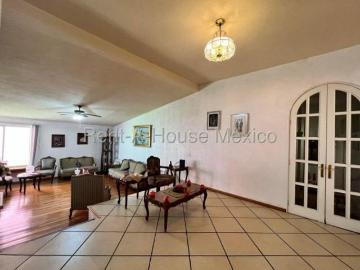Casa en Venta 1 planta en Alamos 3 Recamaras 4 Baños Cuarto de Servicio Alberca
