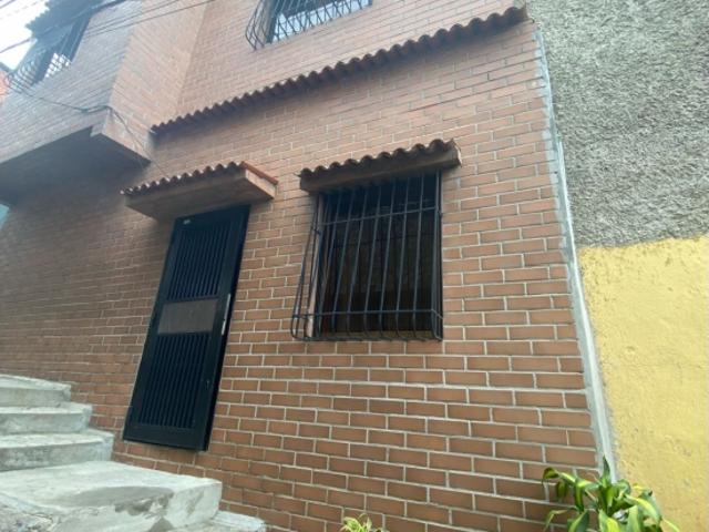 Casa en venta 250m2 La Pastora amoblada 50000$ tres niveles