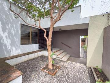 Casa en venta 4 recámaras 2.5 baños en Lomas de Circunvalación Colima cercas plaza Country