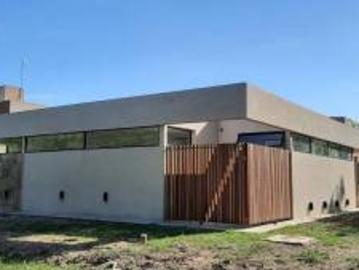 Casa en venta 2 dormitorios 2 baños 185mts2 Posadas de los Lagos