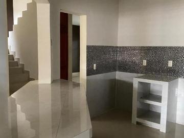 Casa en venta 3 recámaras alberca cuarto de servicio por el aeropuerto