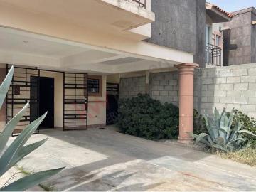 Casa en venta 3 recamaras en fracc jardines de san patricio calle valle del sol y tres cantos