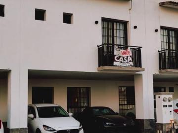 Casa en VENTA 3 recámaras, sala de TV con Roof garden en BOSQUES DORADO ELITE