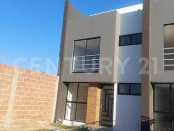 Casa en venta, 3recámaras, 1 en PB, roof garden, a 400mtrs de Av. 11 Sur, Puebla