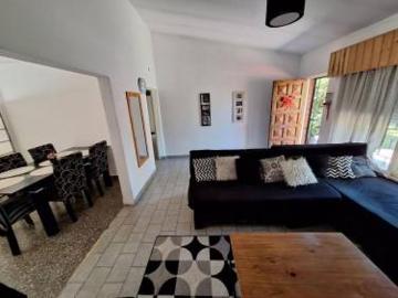 Casa en Venta 4 ambientes con jardín y cochera en Garín, excelente ubicación. No te la pierdas!