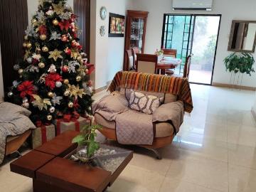 Casa en Venta 4 hab. Urb. privada, Machala