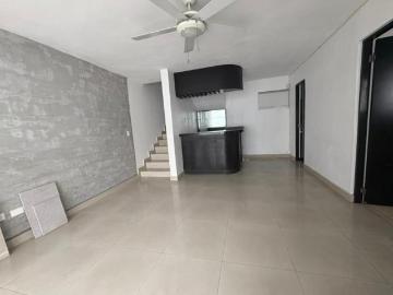 Casa en Venta 4 Recámaras con Alberca, Terraza y Frente a Parque