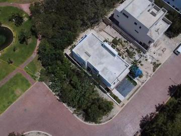 Casa en Venta, 4 recámaras, en esquina con area verde, con Jardín Privado en Via Cumbres
