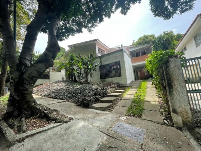 Casa en Venta 516.96 m2Terr 300m2 Const Urb. Santa Marta 4725