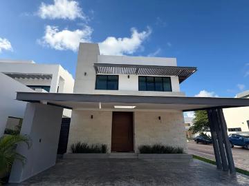 Casa en Venta/Renta, 4 Recámaras, 2 Niveles, Piscina, Lagos del Sol, Cancún