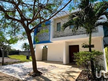 Casa en Veracruz con club y alberca