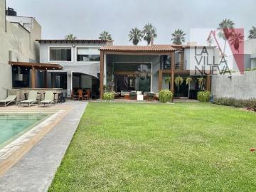 CASA EN VILLA CON PISCINA Y JARDÍN CERCA AL MALECON CEDROS DE VILLA