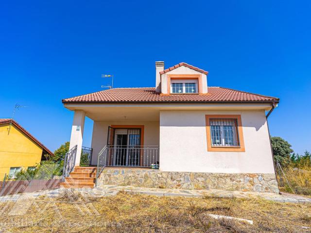 Casa en Zarzuela del Monte