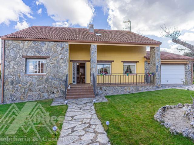 Casa en Zarzuela del Monte