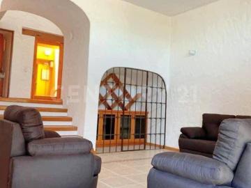 Casa en zona dorada amueblada