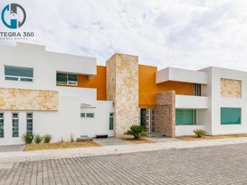 CASA EN ZONA PLATEADA EN ESQUINA CON DEPARTAMENTO INDEPENDIENTE