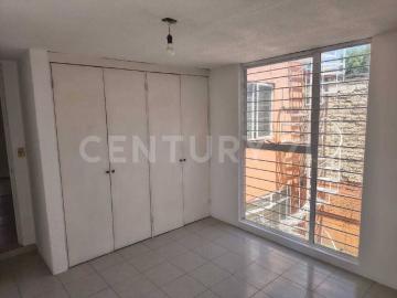 Casa en 2 niveles con jardín y patio interior en Jardines de Atizapán