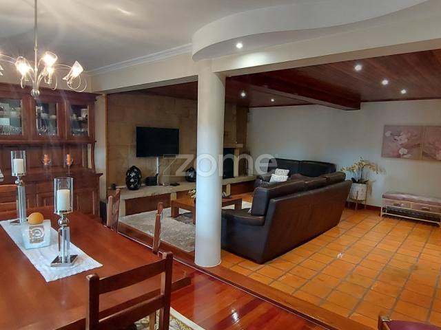 Casa encantadora de 4 quartos com jardim em Chaves