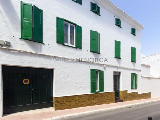 Casa entera en el centro de Mahón Espaciosa, con garaje y. 0m² Mahón