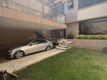 Casa enVenta, Las Águilas: Amplia y Moderna