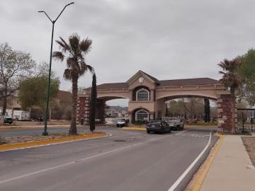 CASA EN VENTA EN FRACCIONAMIENTO PRIVADO RESIDENCIAL LEONES