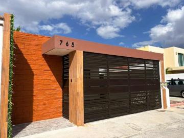 Casa equipada en Venta, Fracc. Las Américas I, cerca de av. principal