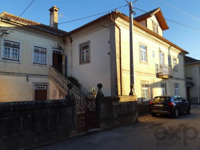 Casa Espaçosa com 4 Quartos em Poiares, Freixo de Espada à C. 305m² Poiares
