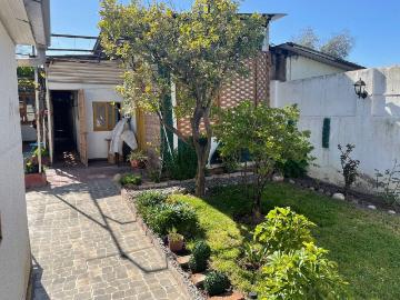 HERMOSA CASA DE FACHADA CONTINUA CON CASA INTERIOR