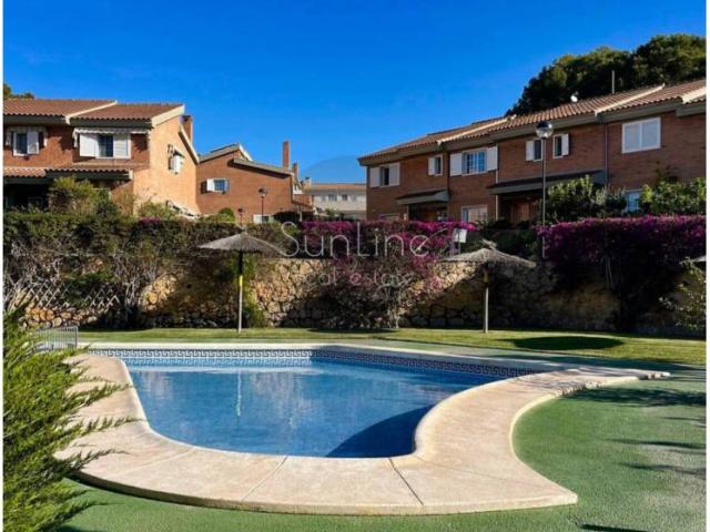 Casa espaciosa de dos plantas