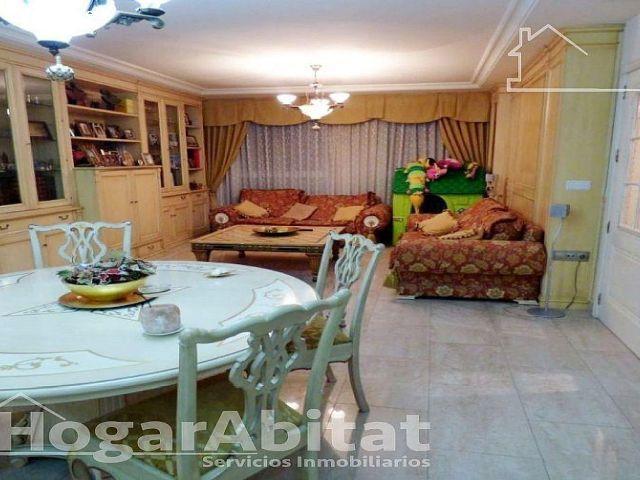 ¡CASA ESPECTACULAR! AMPLIA Y LUMINOSA CON BALCÓN Y TERRAZA