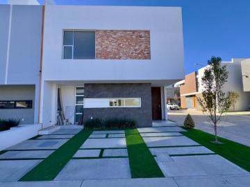 CASA ESQUINA EN VENTA EN GEMA A UN COSTADO DE LA CANCHA DE BASQUET, 4 RECÁMARAS