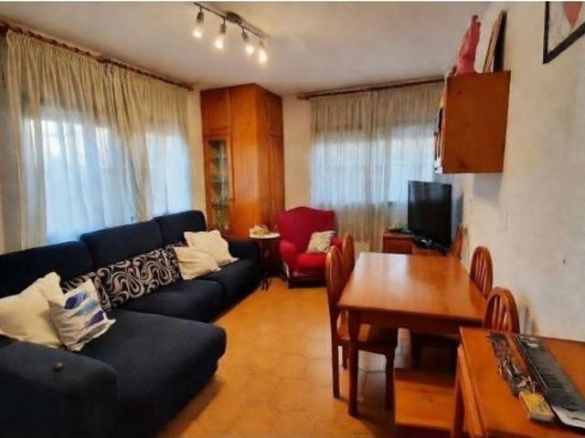 Casa esquinera céntrica con almacén y terrado