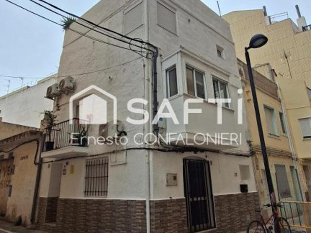 casa esquinera con licencia turistica en Vinaros, reformado en 3 apartamentos individuales totalmente equipados