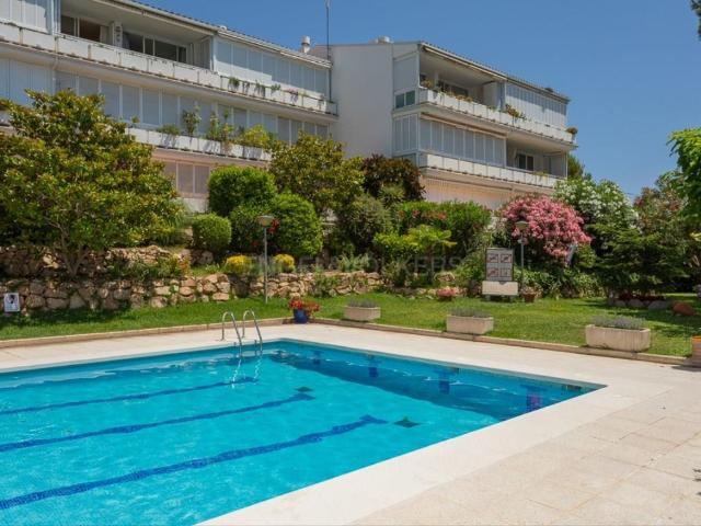 Casa esquinera con licencia turística, jardín y piscina 127m² Castell Platja d'Aro