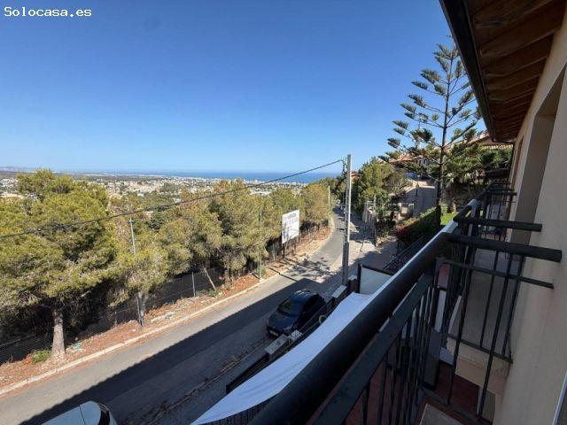 Casa esquinera con vistas al mar y lista para vivir