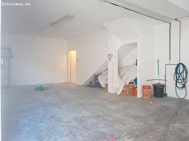 Casa esquinera con zona polivalente y garaje doble