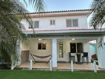 Casa Esquinera Modelo Toledo en Venta en QUINTAS DE VERSALLES