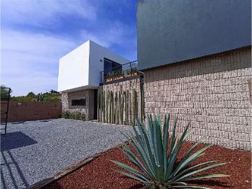 casa estilo casa de playa en residencial hacienda Yextho