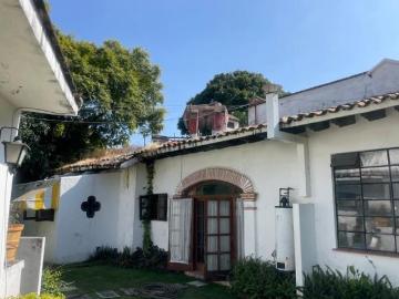 Casa estilo colonial tradicional en Avenida Compositores, Cuernavaca