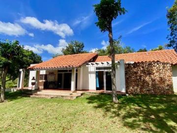 CASA ESTILO COLONIAL DE DOS HABITACIONES