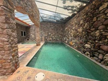 Casa Estilo Francés con Alberca Cerca de Tequesquitengo