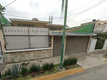 Casa Familiar con Estacionamiento en Naucalpan