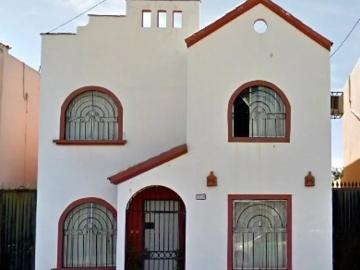 Casa Familiar con Estacionamiento en Terranova Plus