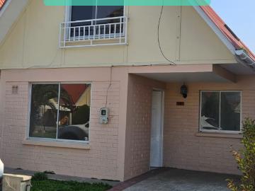 Casa familiar en condominio de La Cruz