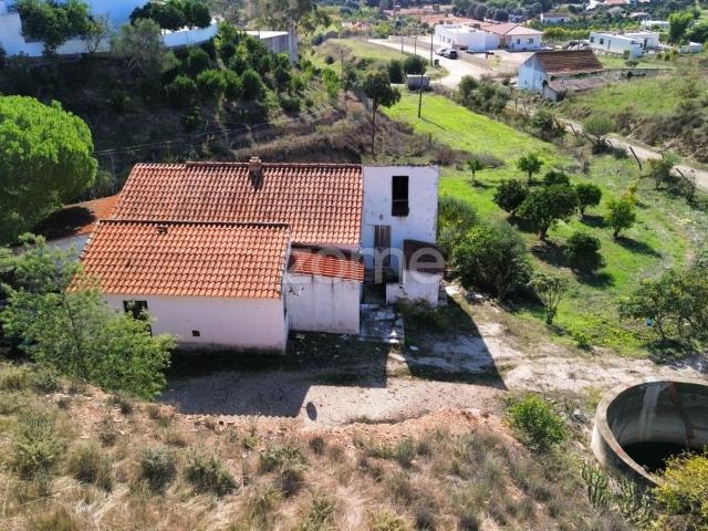 Casa Familiar para Reforma com Terreno