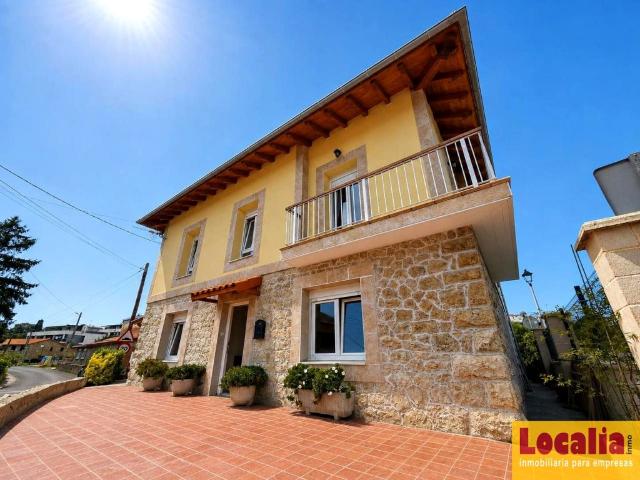Casa familiar reformada con jardín en Miengo
